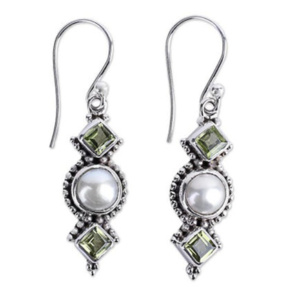 Charming Silver Earring for Any Occasion