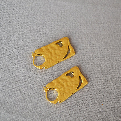 Romantic Gold Earring for Special Moments
