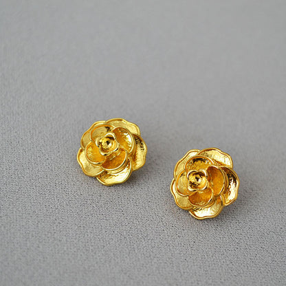 Classic Gold Earring with Timeless Appeal