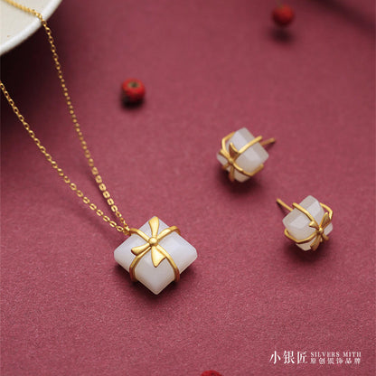 Romantic Gold Earring for Special Moments