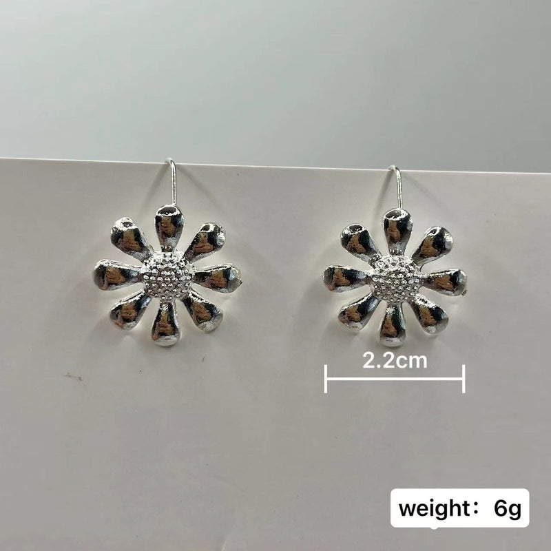 Romantic Silver Earring for Special Moments