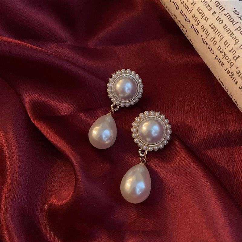 Charming Pearl Earring for Any Occasion
