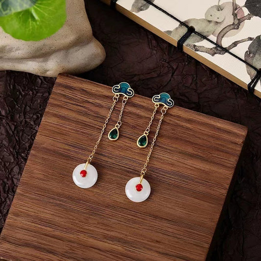 Charming Gold Earring for Any Occasion