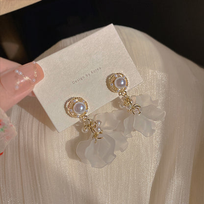 Romantic Pearl Earring for Special Moments