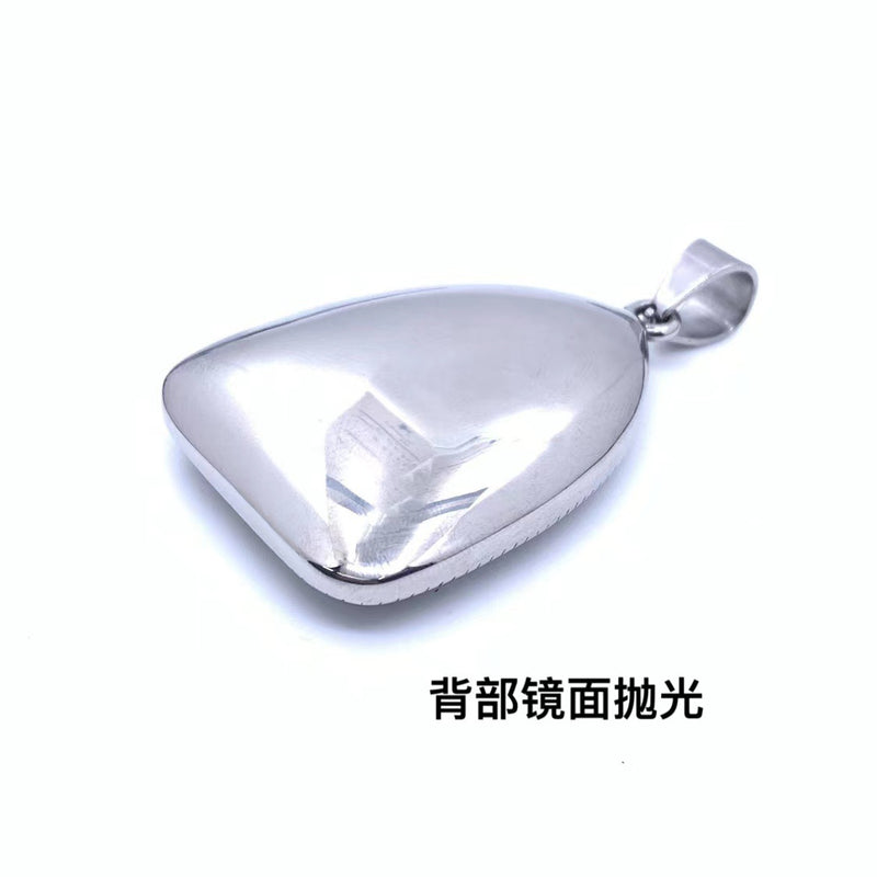 Charming Pendant for Any Occasion