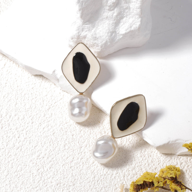 Stunning Pearl Earring for Daily Wear