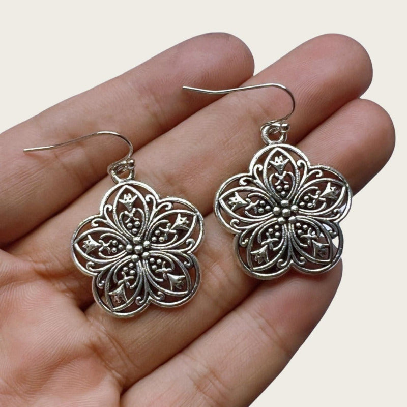 Charming Silver Earring for Any Occasion