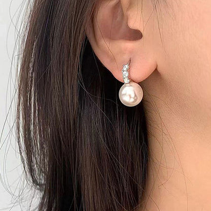 Beautiful Pearl Earring with Unique Style