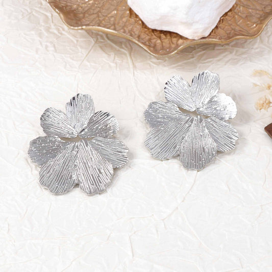 Romantic Gold Earring for Special Moments