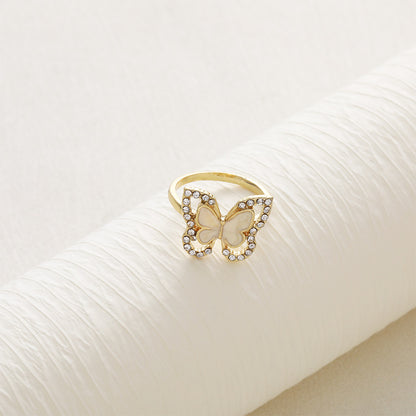 Classic Gold Ring with Timeless Appeal