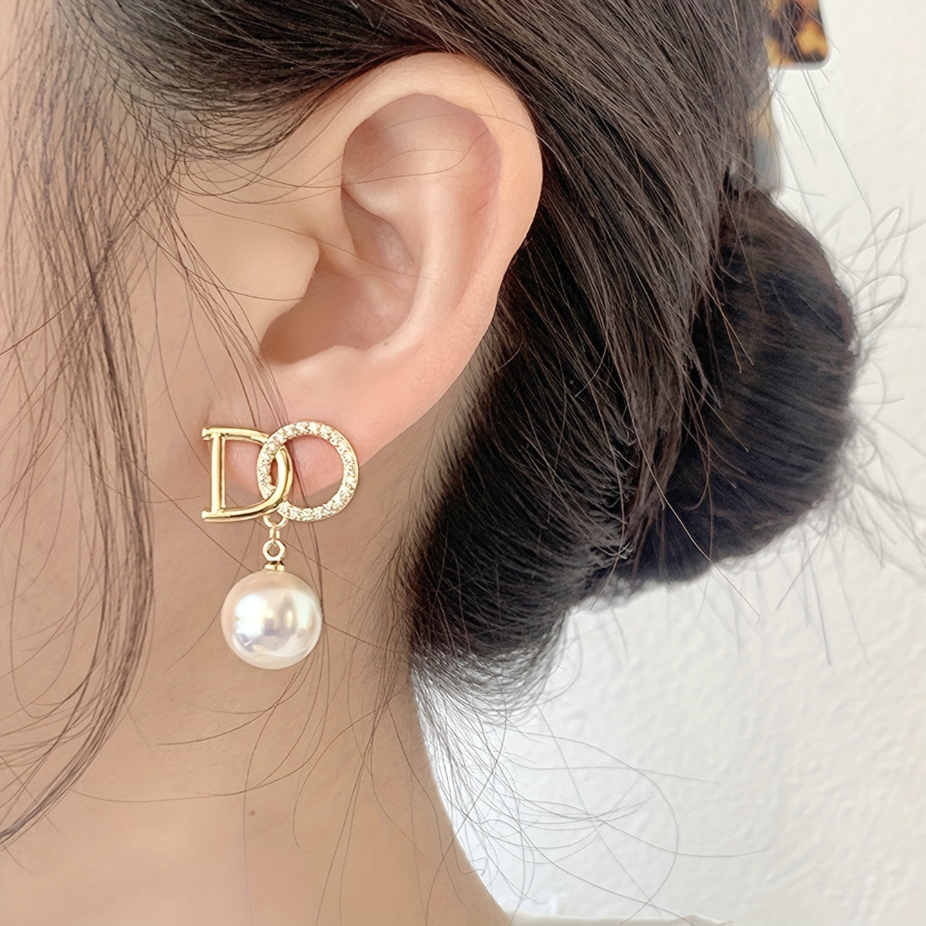 Classic Pearl Earring with Timeless Appeal