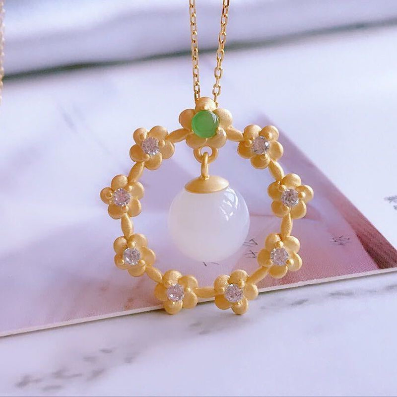 Beautiful Gold Pendant with Unique Style