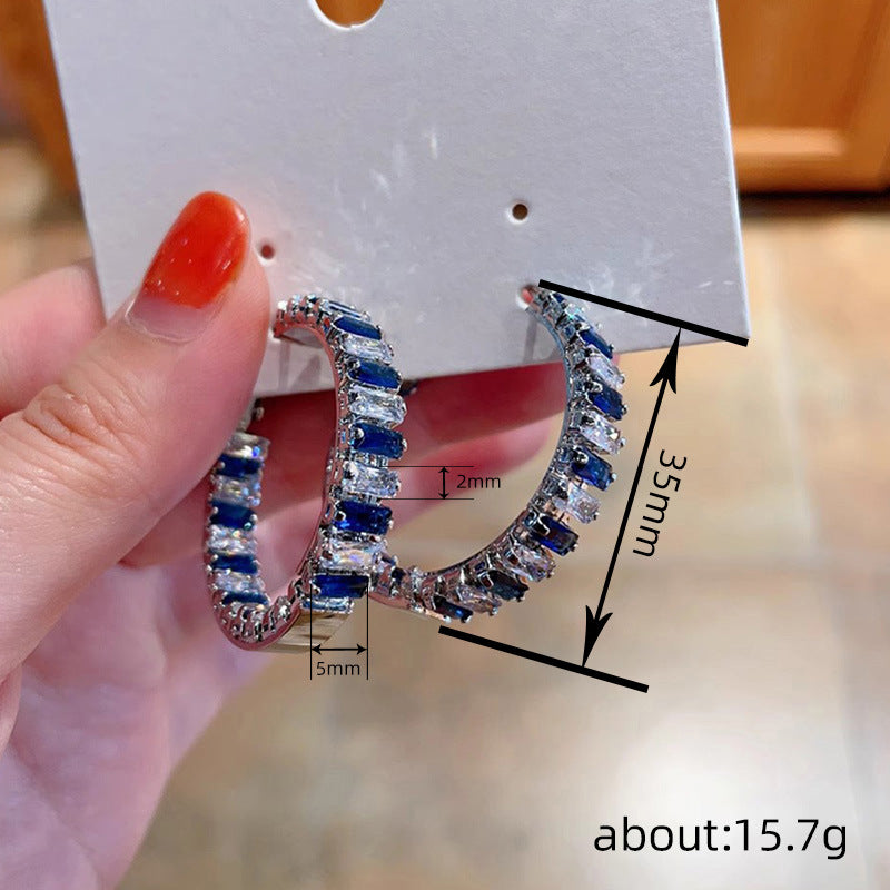 Charming Earring for Any Occasion