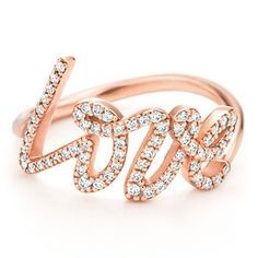 Classic Gold Ring with Timeless Appeal