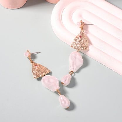 Charming Gold Earring for Any Occasion
