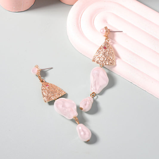 Charming Gold Earring for Any Occasion