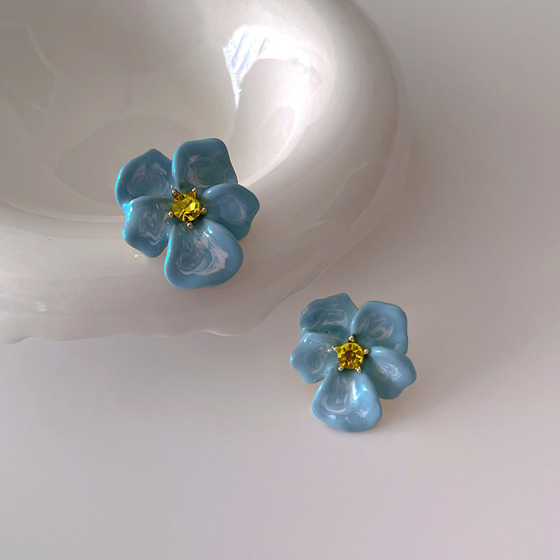 Charming Earring for Any Occasion