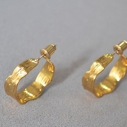 Classic Gold Earring with Timeless Appeal