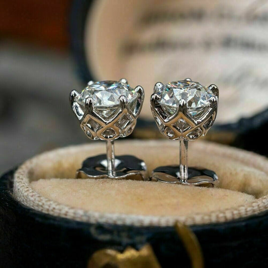 Charming Earring for Any Occasion
