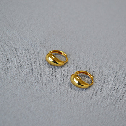 Classic Gold Earring with Timeless Appeal