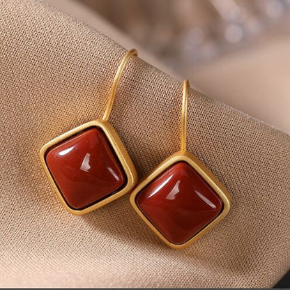 Charming Gold Earring for Any Occasion