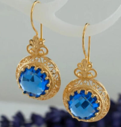 Beautiful Gold Earring with Unique Style