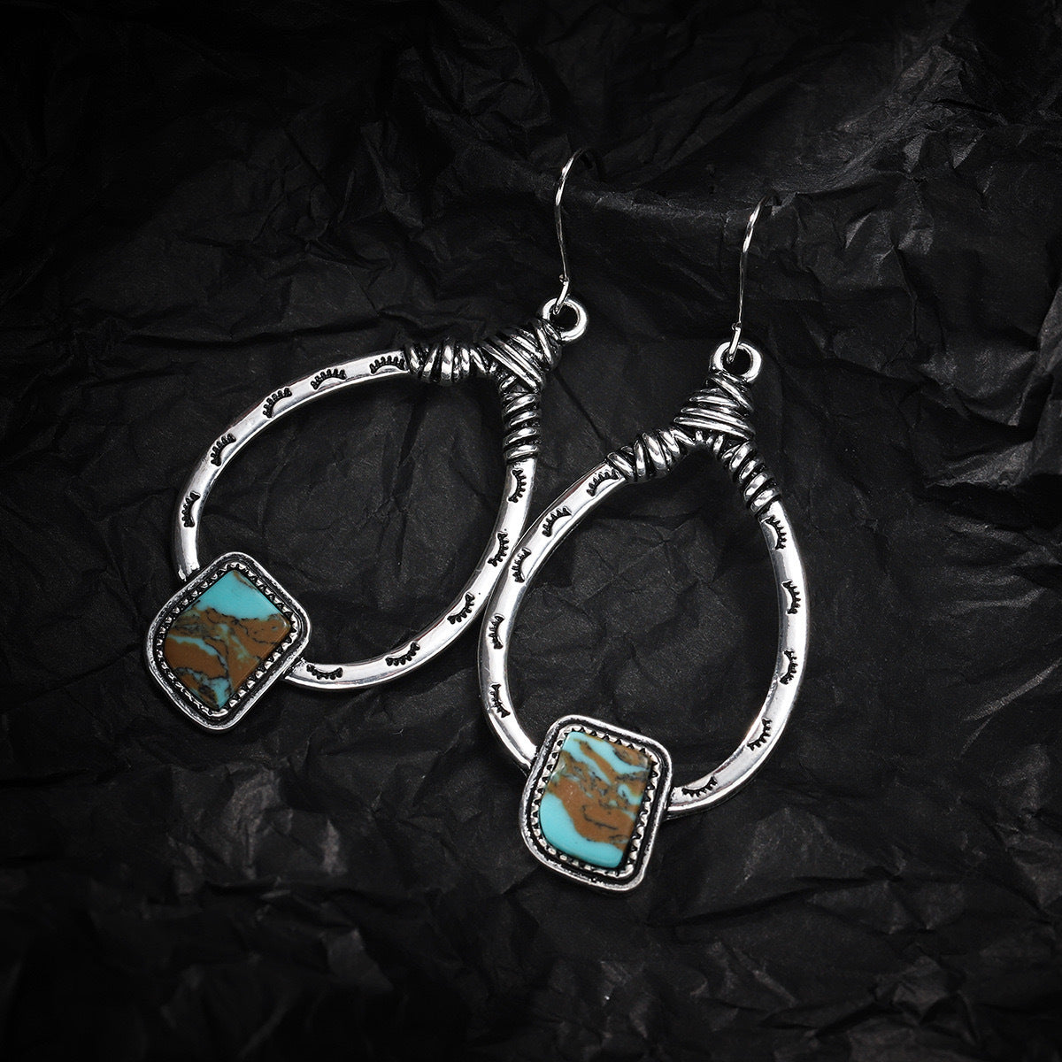 Charming Earring for Any Occasion