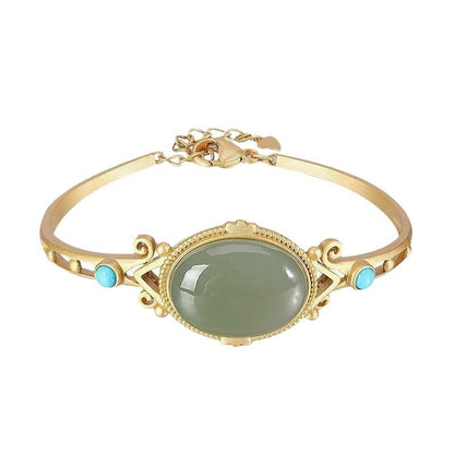 Classic Gold Bracelet with Timeless Appeal