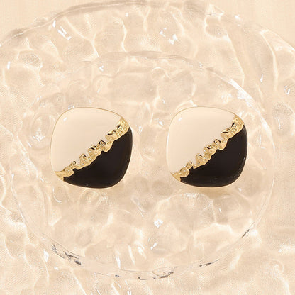 Classic Earring with Timeless Appeal