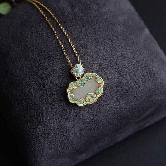 Beautiful Gold Pendant with Unique Style