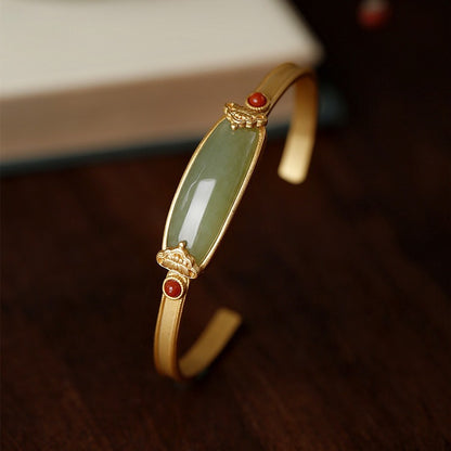 Romantic Gold Bracelet for Special Moments