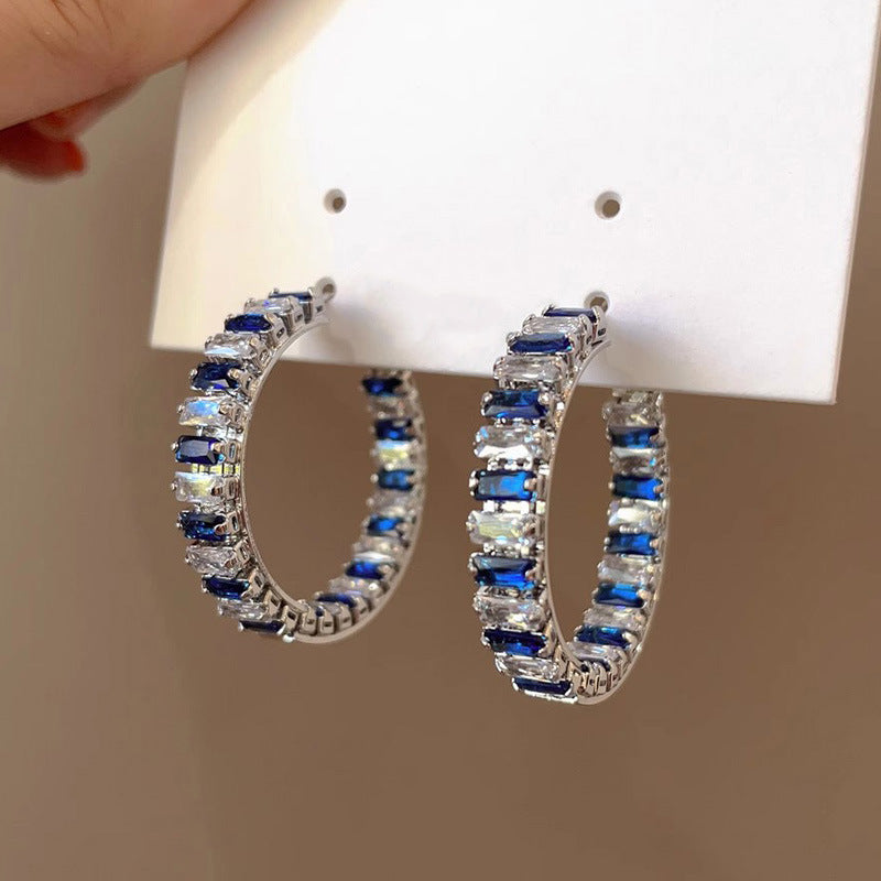 Charming Earring for Any Occasion