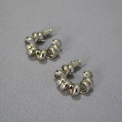 Classic Gold Earring with Timeless Appeal