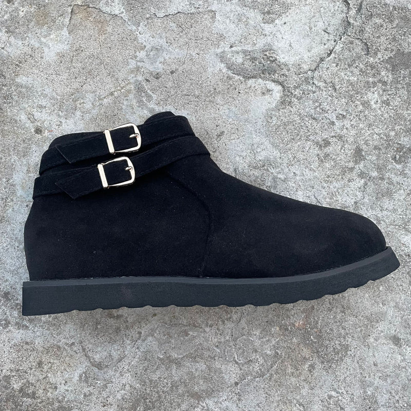 Graceful Orthopedic Boots for Modern Look