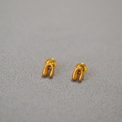 Classic Gold Earring with Timeless Appeal
