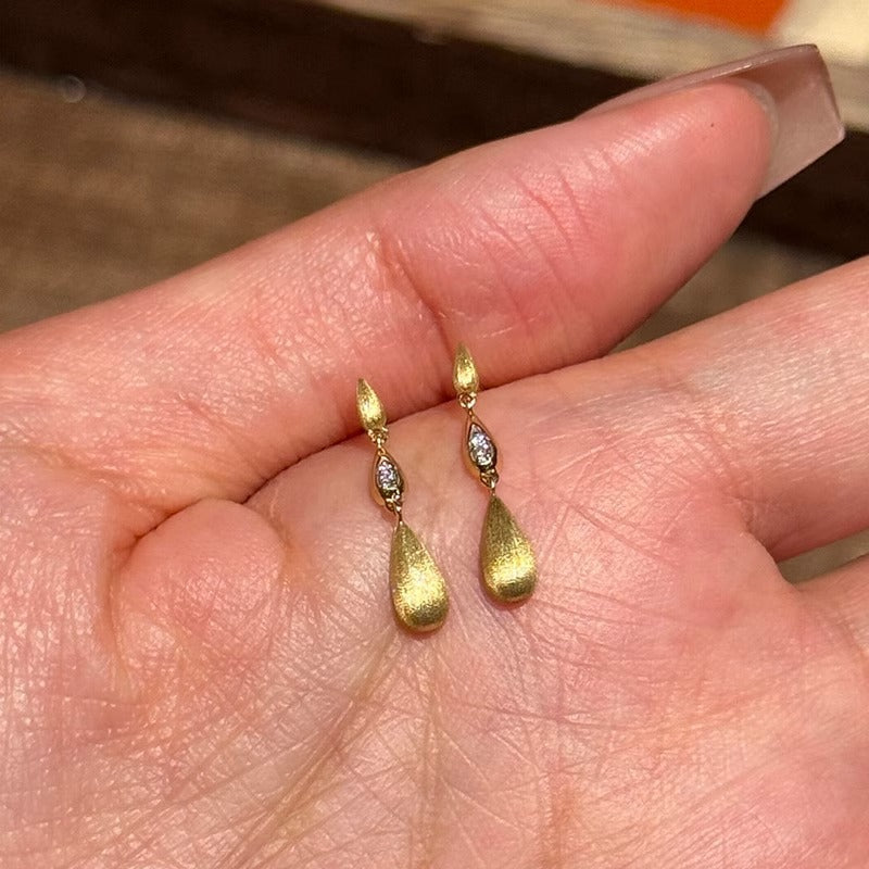 Charming Piece for Any Occasion