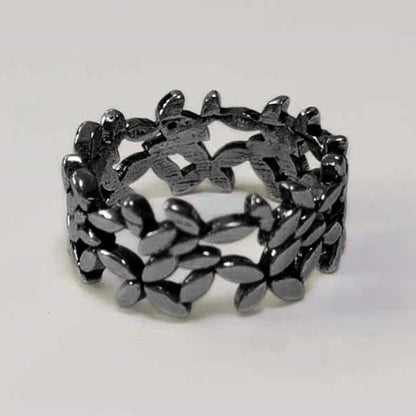 Classic Silver Ring with Timeless Appeal