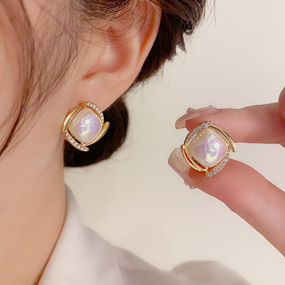 Beautiful Pearl Earring with Unique Style