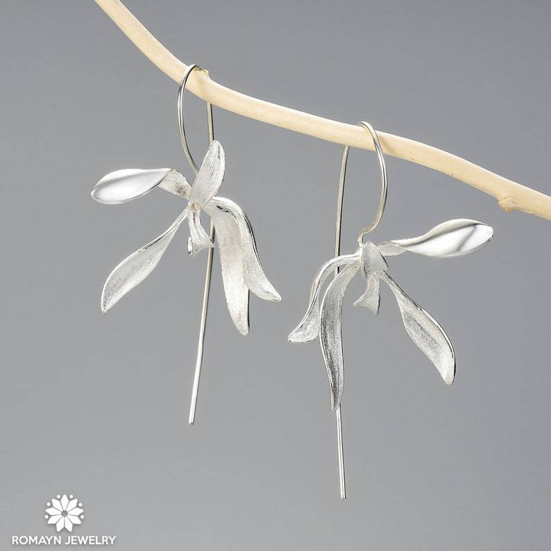 Charming Earring for Any Occasion