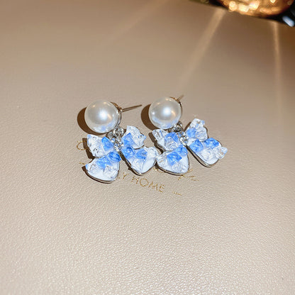 Beautiful Pearl Earring with Unique Style