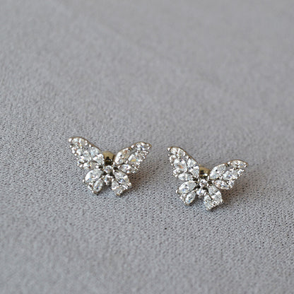 Classic Gold Earring with Timeless Appeal
