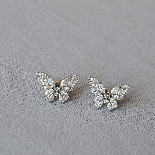 Classic Gold Earring with Timeless Appeal