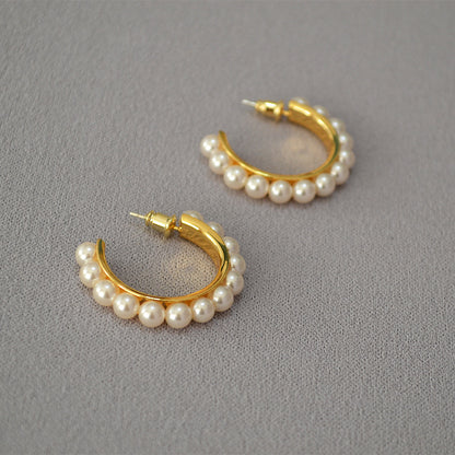 Charming Gold Earring for Any Occasion