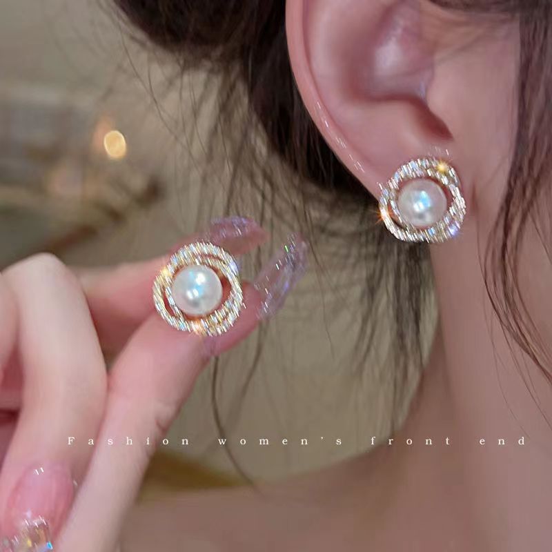 Beautiful Pearl Earring with Unique Style