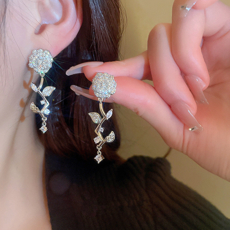 Charming Earring for Any Occasion