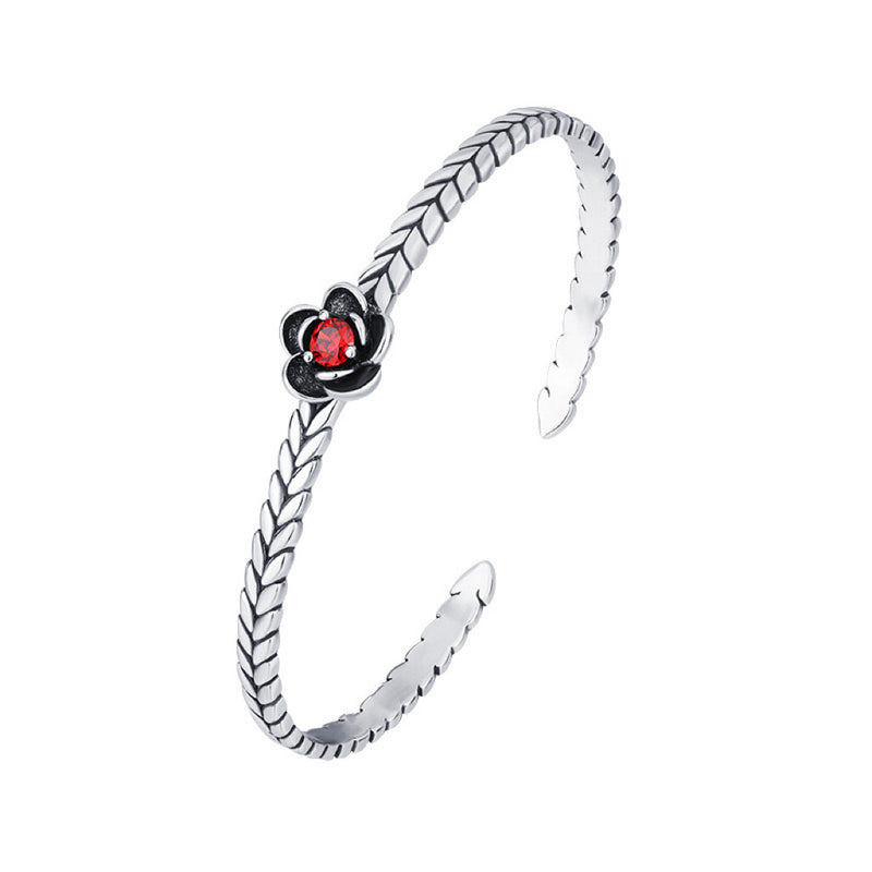 Classic Silver Bracelet with Timeless Appeal