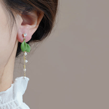 Beautiful Pearl Earring with Unique Style