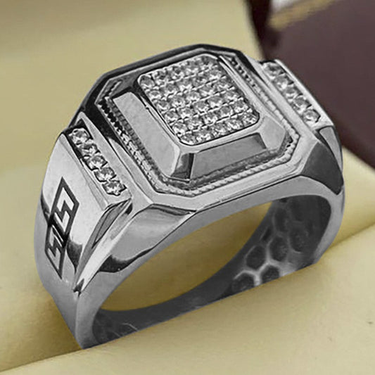 Classic Gold Ring with Timeless Appeal
