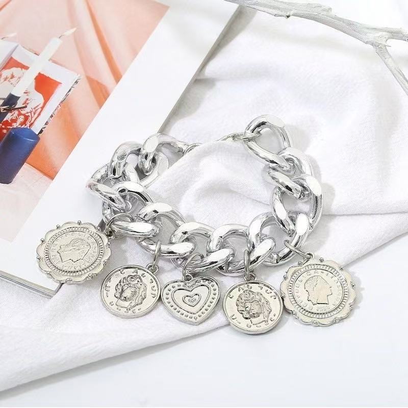 Stunning Bracelet for Daily Wear