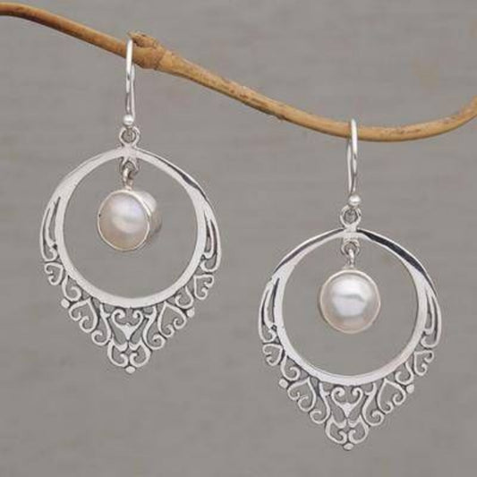Classic Pearl Earring with Timeless Appeal